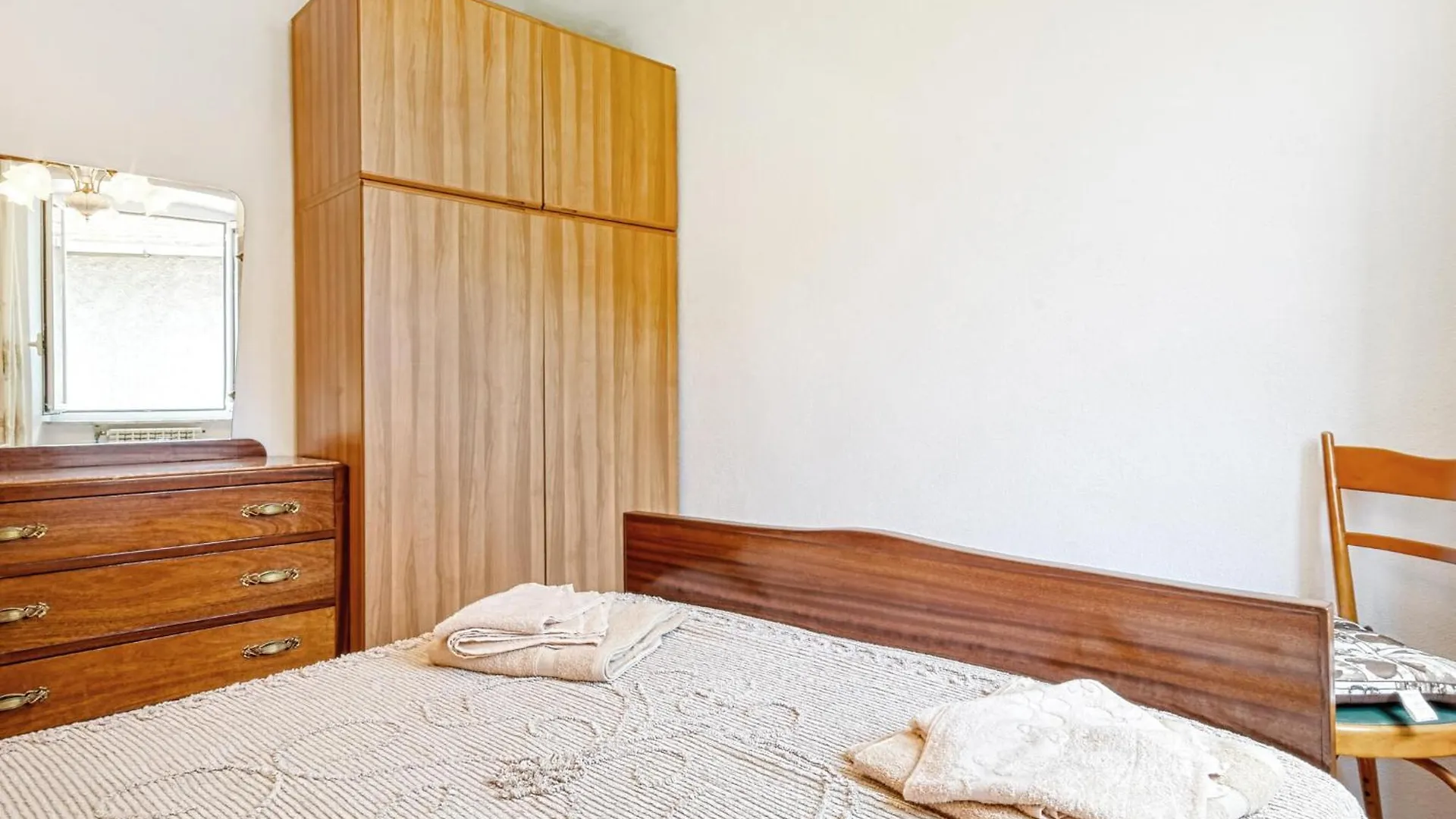 Nice Apartment In Ne With Ethernet Internet ネー 0*,  イタリア
